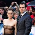 Henry Cavill e Amy Adams repercutem críticas negativas a "Batman Vs Superman"