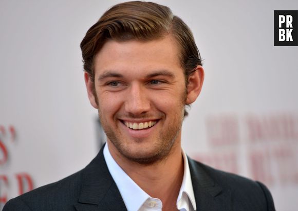 Em "Garota Mimada" (2008), um dos maiores queridinhos dos fãs da atriz, Emma troca uns beijos com ninguém menos que Alex Pettyfer