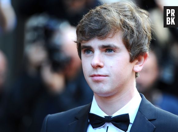 Quem lembra de Freddie Highmore ao lado de Emma, no romance "A Arte da Conquista" (2012)? Mais fofos impossível!
