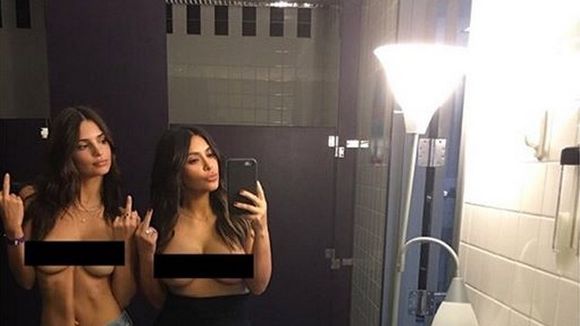 Kim Kardashian aparece pelada de novo no Instagram, após polêmica com Chloë Grace Moretz