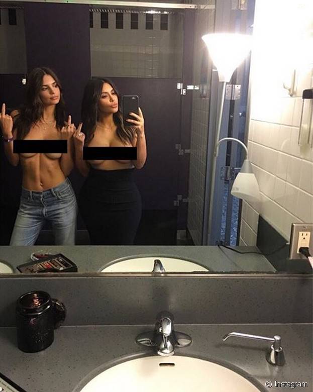 No Instagram, Kim Kardashian aparece nua, ao lado da modelo Emily Ratajkowski






