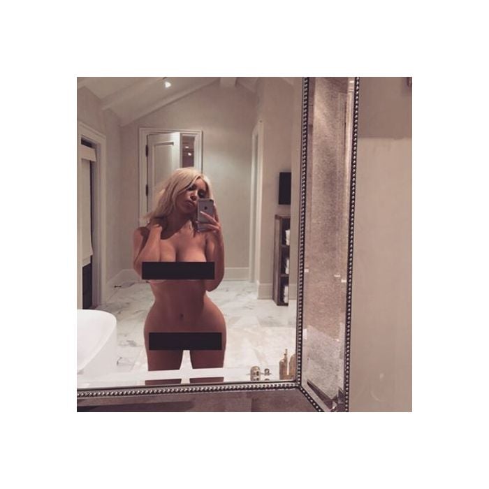 No começo de março, Kim Kardashian já havia compartilhado uma selfie pelada no Instagram