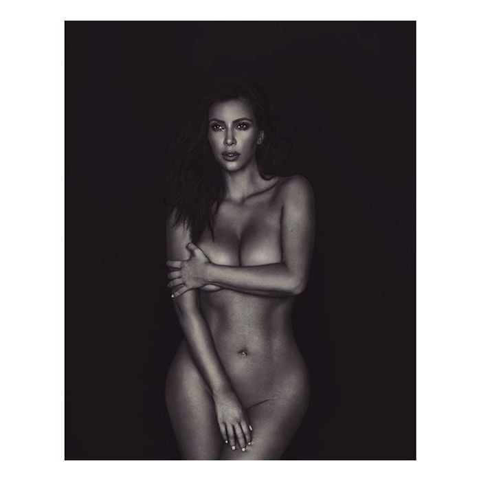 Kim Kardashian, após críticas de Chloë Moretz, posta novas fotos nuas no Instagram