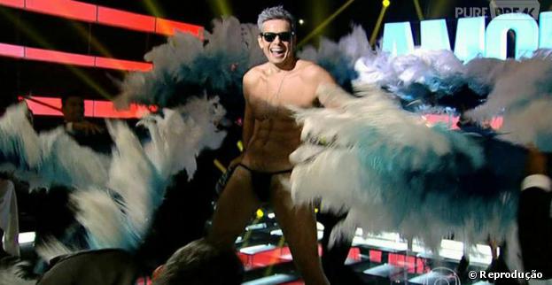 Otaviano Costa faz strip tease na estreia de "Amor e Sexo" e fica completamente nu!