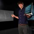 O ator Ashton Kutcher apresenta o Yoga Tablet, da "Lenovo"