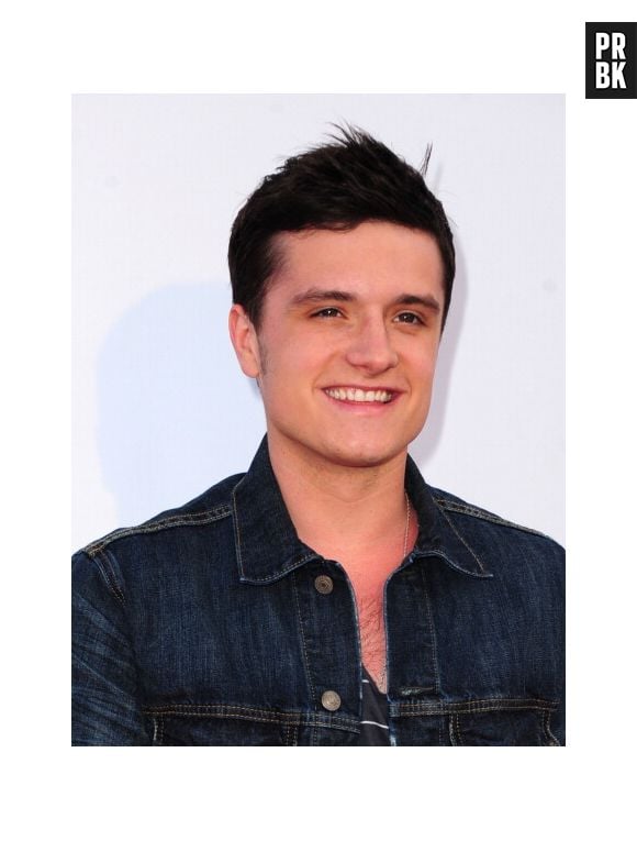 Apesar de não ser muito alto é muito fofo, como não se apaixonar pelo sorriso do Josh Hutcherson?