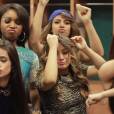 As meninas do Fifth Harmony se jogam ao som de "Talk Dirty" de Jason Derulo