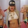 A cantora Rita Ora aposta na sensualidade em "I Will Never Let You Down"