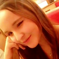 Larissa Manoela desabafa após ter número divulgado pelo ex-namorado: "Tamanha infantilidade"