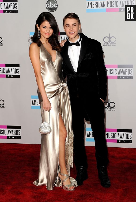 Selena Gomez e Justin Bieber apareciam sempre em alto estilo, bombando nas premiações!