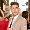 Zac Efron prefere se manter longe da internet, por causa dos comentários negativos