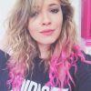 Taciele Alcolea também dá dicas de beleza no Youtube, ela ensina como faz para ficar com esses cachos lindos