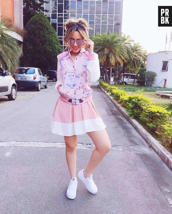 Mas a gata arrasa quando resolve sair toda trabalhada no pink, que é a cor preferida de Taciele Alcolea