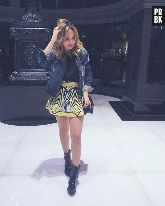 A blogueira Taciele Alcolea adora saias para dar um tom mais sexy ao look