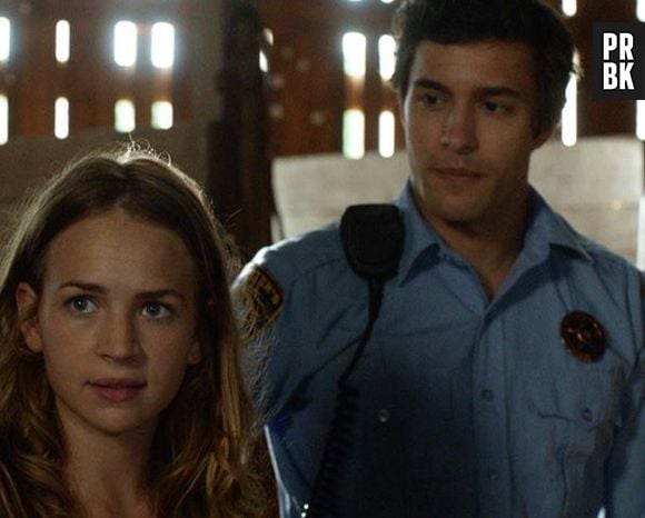 Em "Under the Dome", como será que ficará o relacionamento de Angie (Britt Robertson) e Junior (Alexander Koch)?