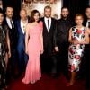 Rodrigo Santoro posa com elenco de "Ben-Hur" na pré-estreia do filme em Los Angeles