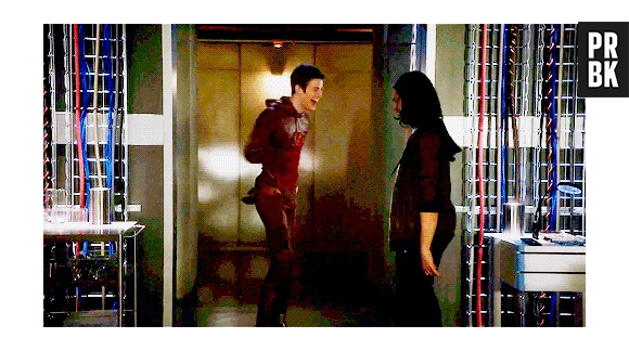 Em "The Flash": Cisco (Carlos Valdes) e Barry (Grant Gustin) são superamigos!