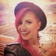 A atriz e cantora Demi Lovato também já usou um chapéu. Usaria o dela?!