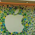  Tapume na fachada da nova loja da Apple no Brasil, troque seus aparelhos l&aacute;! 