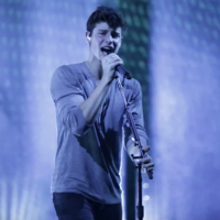 Shawn Mendes lança clipe de "Mercy" ao vivo e comemora sucesso do CD "Illuminate". Assista agora!