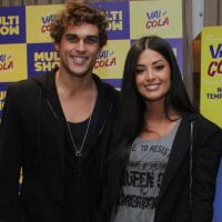 Felipe Roque, Aline Riscado, Fiorella Mattheis e mais famosos na pré-estreia de "Vai Que Cola"