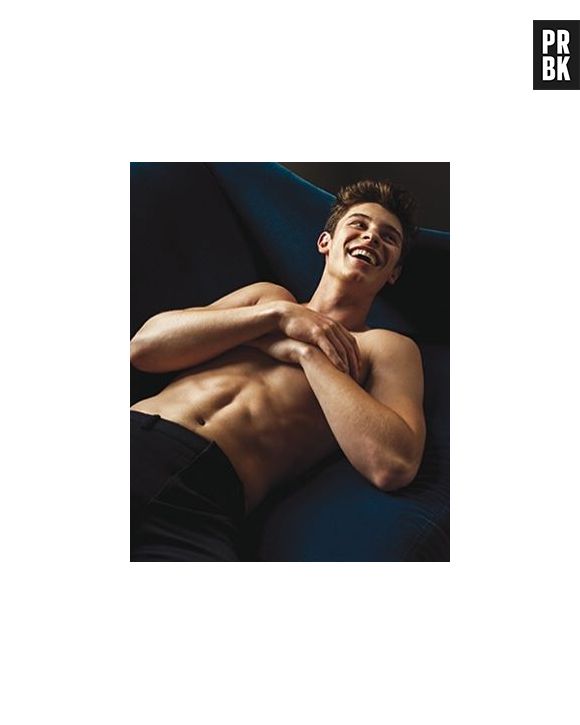 Shawn Mendes, do hit "Treat You Better", faz ensaio sensual para revista