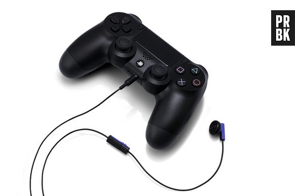 O "headset" do PS4 será acoplado ao controle.