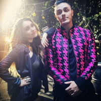 Dulce Maria de clipe novo! Cantora surge sexy e dança muito em "Volvamos", parceria com Joey Montana