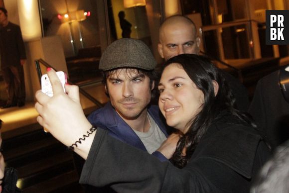 O ator da série "The Vampire Diaries", Ian Somerhalder, deu um show de simpatia com os fãs brasileiros