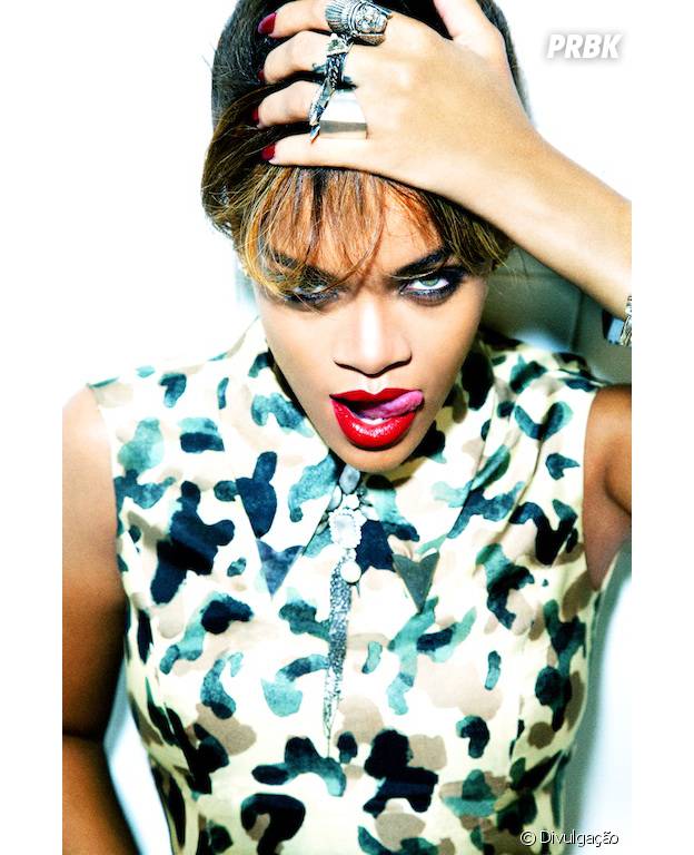 Rihanna é fã da língua para fora