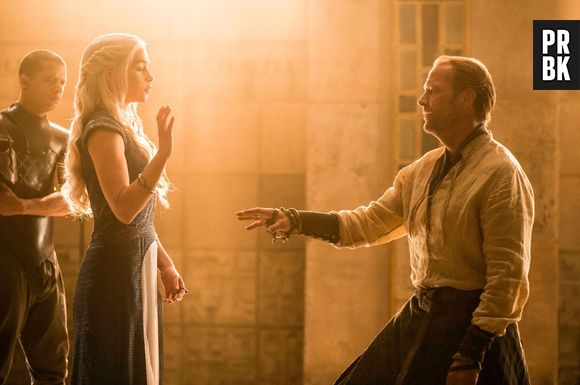 Daenerys (Emilia Clarke) baniu Sor Jorah (Iain Glen) em "Game of Thrones"