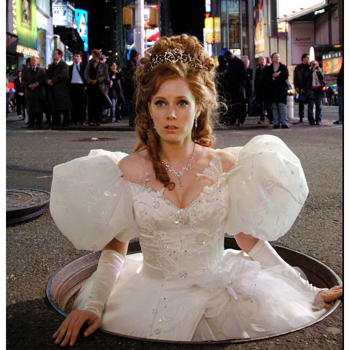 Amy Adams fez uma princesa que viajou através de um portal e parou no mundo real em &quot;Encantada&quot;!