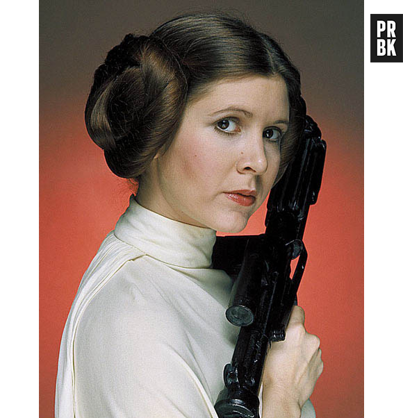 Carrie Fisher vive a icônica princesa Leia da franquia "Star Wars"!