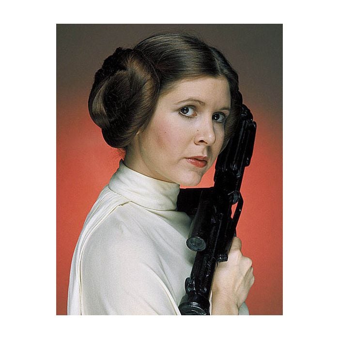 Carrie Fisher vive a icônica princesa Leia da franquia &quot;Star Wars&quot;!
