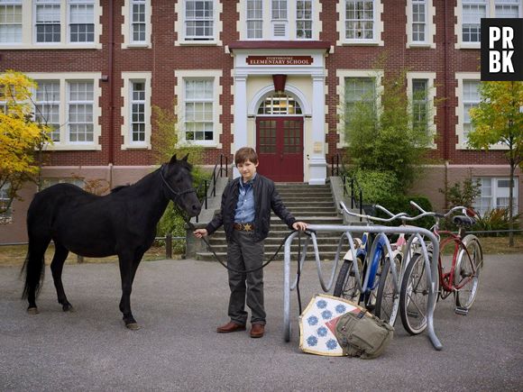 Em "Once Upon a Time", todos estão na Terra do Nunca porque Henry (Jared S. Gilmore) foi sequestrado por Peter Pan (Robbie Kay)