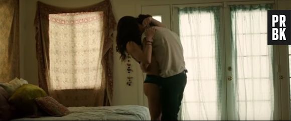 Lucy Hale protagoniza cena quente de "Dude", filme da Netflix