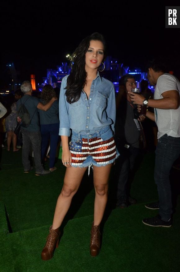 Já neste look, Mariana Rios ousou no shortinho cheio de lantejolas. "O evento é uma oportunidade das pessoas usarem aquilo que é descolado. Os shorts curto tem um estilo carioca e é tendência", afirmou Evelyn