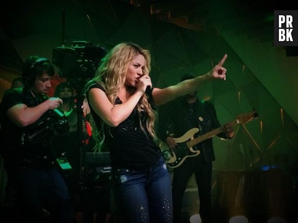 Shakira cantou seus sucessos no "Fantástico"