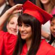 Em "Glee", Rachel (Lea Michele) comemorou e cantou muito na formatura!