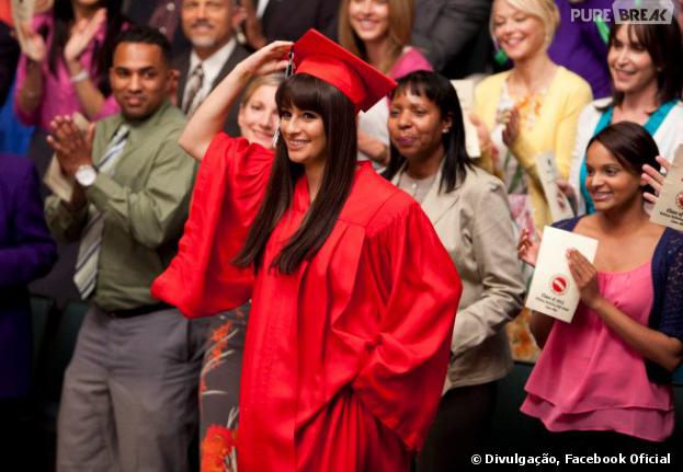 Em "Glee", Rachel (Lea Michele) comemorou e cantou muito na formatura!