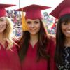 Em "The Vampire Diaries", Caroline (Candice Accola), Elena (Nina Dobrev) e Bonnie (Kat Graham) se formaram super felizes!