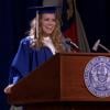 Hayley (Bethany Joy Lenz) fez um discurso emocionado na formatura de "One Tree Hill"