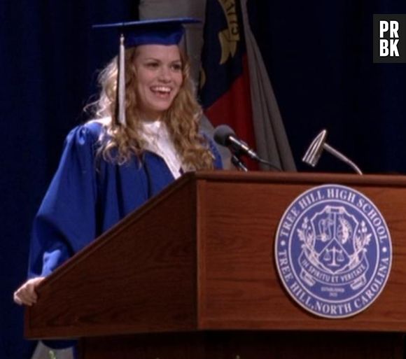 Hayley (Bethany Joy Lenz) fez um discurso emocionado na formatura de "One Tree Hill"