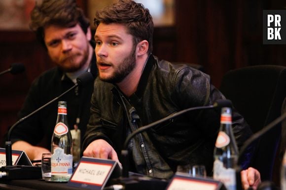 Jack Reynor fala aos jornalistas em coletiva de "Transformers 4"