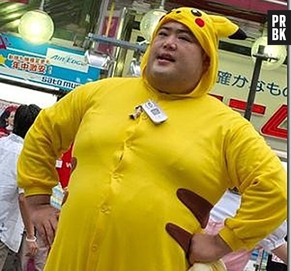 Quero ver esse Pikachu caber na Pokebola...