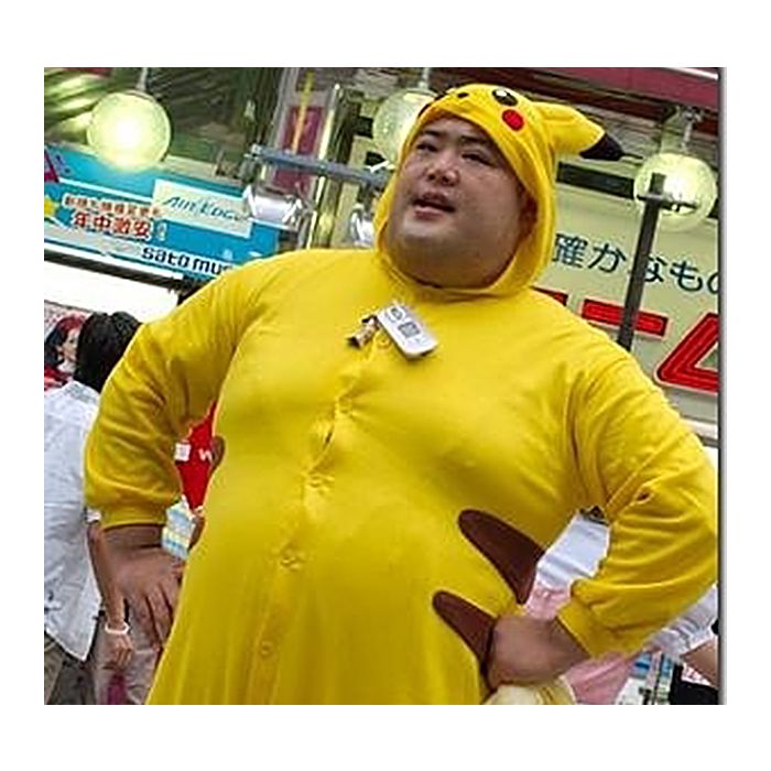 Quero ver esse Pikachu caber na Pokebola...