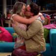 Em "The Big Bang Theory", Penny (Kaley Cuoco) aceitou o pedido de casamento de Leonard (Johnny Galecki)