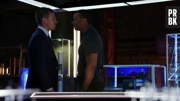 Em "Arrow", Oliver (Stephen Amell) e Diggle (David Ramsey) entram em conflito