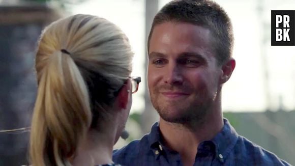 O relacionamento de Oliver (Stephen Amell) e Felicity (Emily Bett Rickards) vai dar um passo a frente em "Arrow"