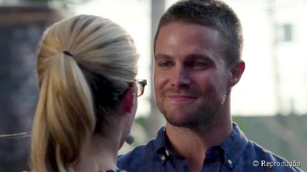 O relacionamento de Oliver (Stephen Amell) e Felicity (Emily Bett Rickards) vai dar um passo a frente em "Arrow"